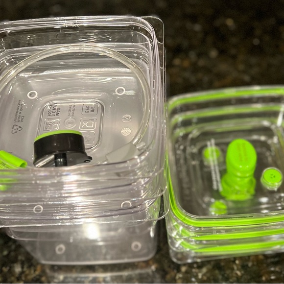 FoodSaver Vacuum sealer machine with foodsaver containers included, Bundle DEAL! - Picture 10 of 16